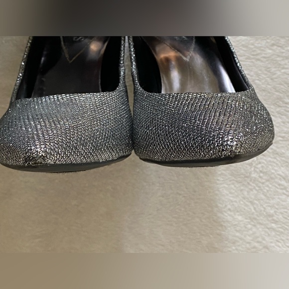 GUESS Pewter Fabric Silver Sparkly Pointed Toe High Heels - Picture 9 of 9